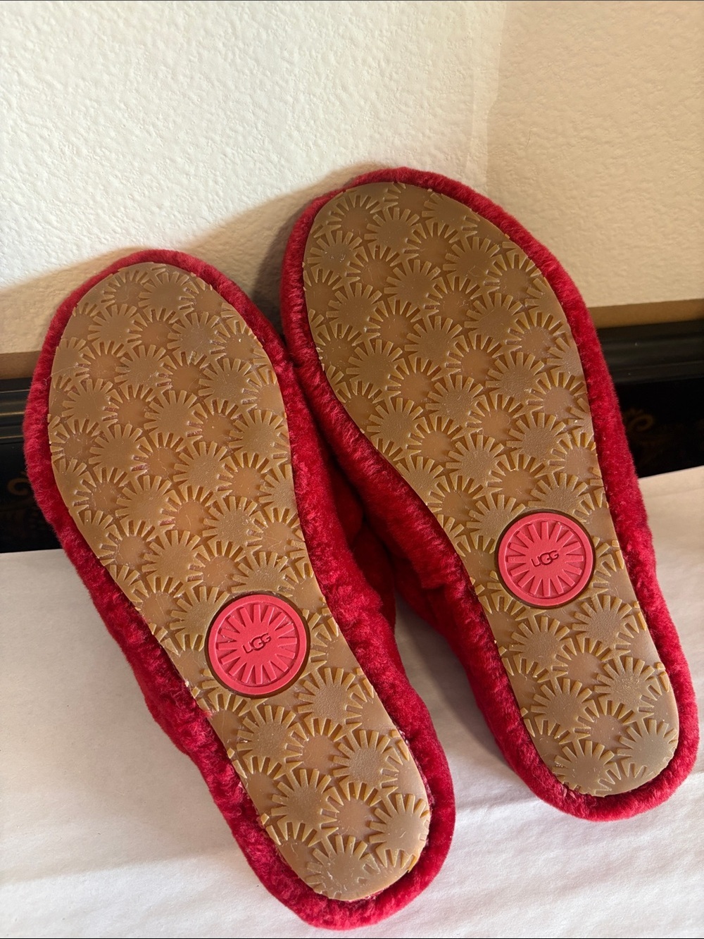 UGG Scarlet Plush Slides - Picture 5 of 5
